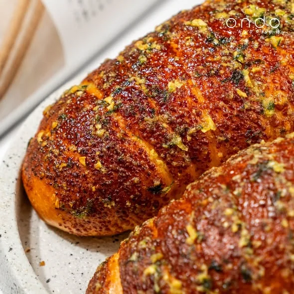 蒜香面包 GARLIC BREAD