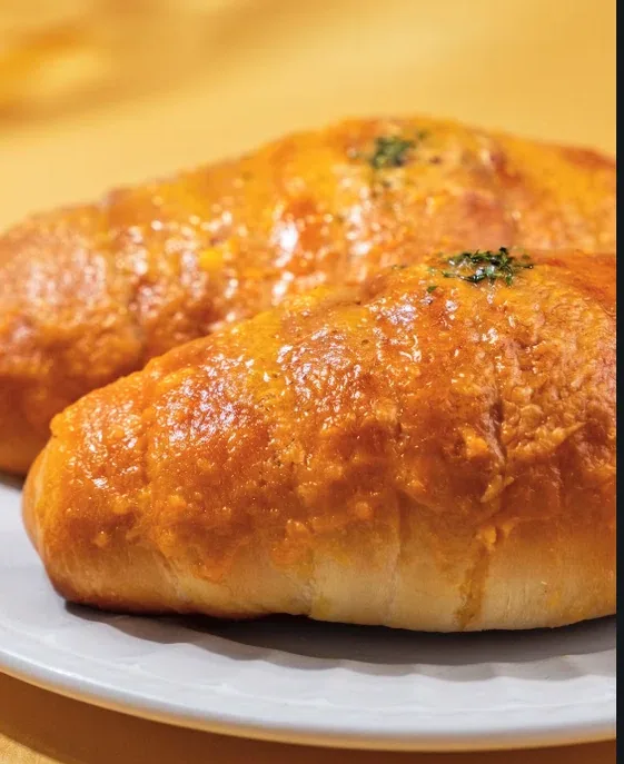 咸蛋面包 SALTED EGG BUN